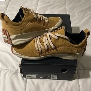 BNIB Sorel Out N About Women’s Waterproof Sneaker - Elk 8.5